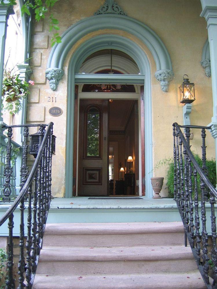 Dresser Palmer House Bed & Breakfast Savannah Exterior photo