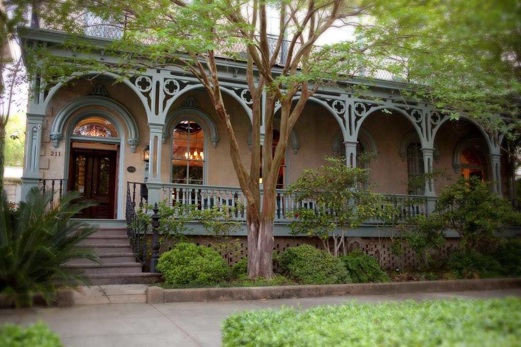 Dresser Palmer House Bed & Breakfast Savannah Exterior photo